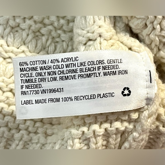 Universal Thread Women’s Cream Knit Warm Cozy Sweater Size Small - Picture 10 of 14